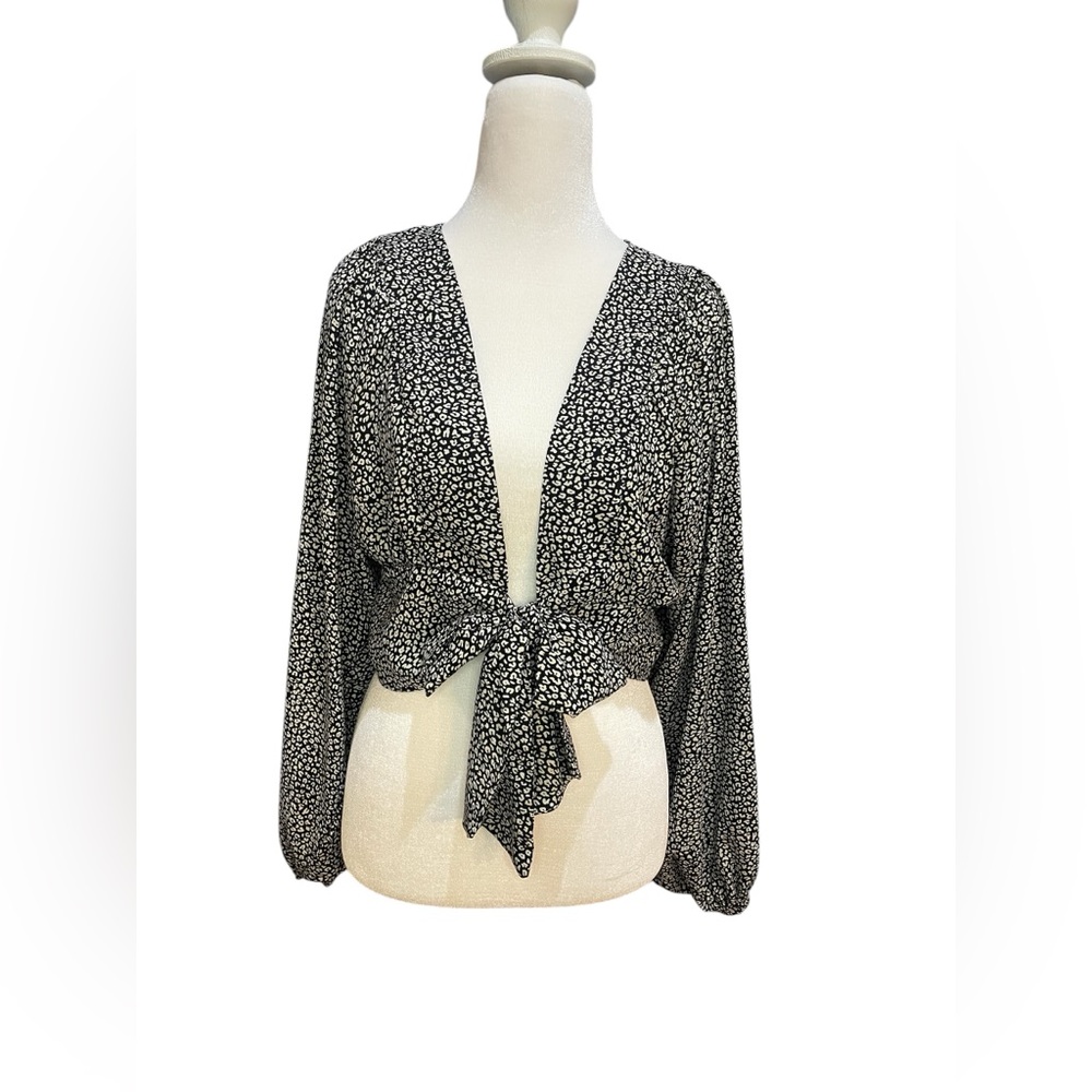 Princess Polly New Mood Top Black w/ Spotted Print Cropped Tie Front
